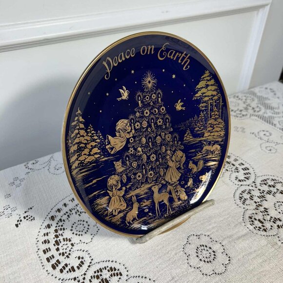 Vintage Peace on Earth 1974 Christmas Plate - Picture 3 of 9